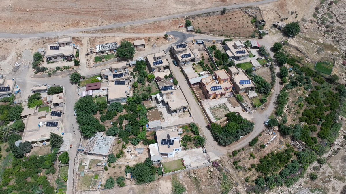 emanjafff's tweet photo. In an environmental project the Rwanga Foundation has taken the initiative to provide a solar energy system for the village of Gulek - Harir.
#Rwanga #RDN #kurdistan #kurdishnews #environmentalproject #environment #SolarEnergy https://t.co/Lx3JRotGR4