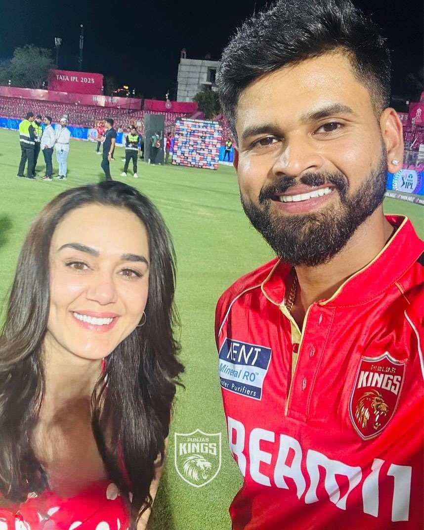 realpreityzinta's tweet photo. Post game Selfie 💕👊💃 All smiles after PBKS qualified for the playoffs 🤩  Ting ! 

Bas Jeetna Hai ! Sadda Punjab! https://t.co/sAOD671T9u