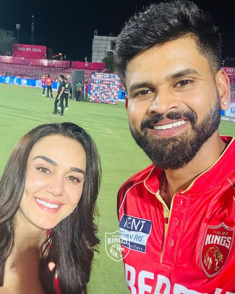 realpreityzinta's tweet photo. Post game Selfie 💕👊💃 All smiles after PBKS qualified for the playoffs 🤩  Ting ! 

Bas Jeetna Hai ! Sadda Punjab! https://t.co/sAOD671T9u