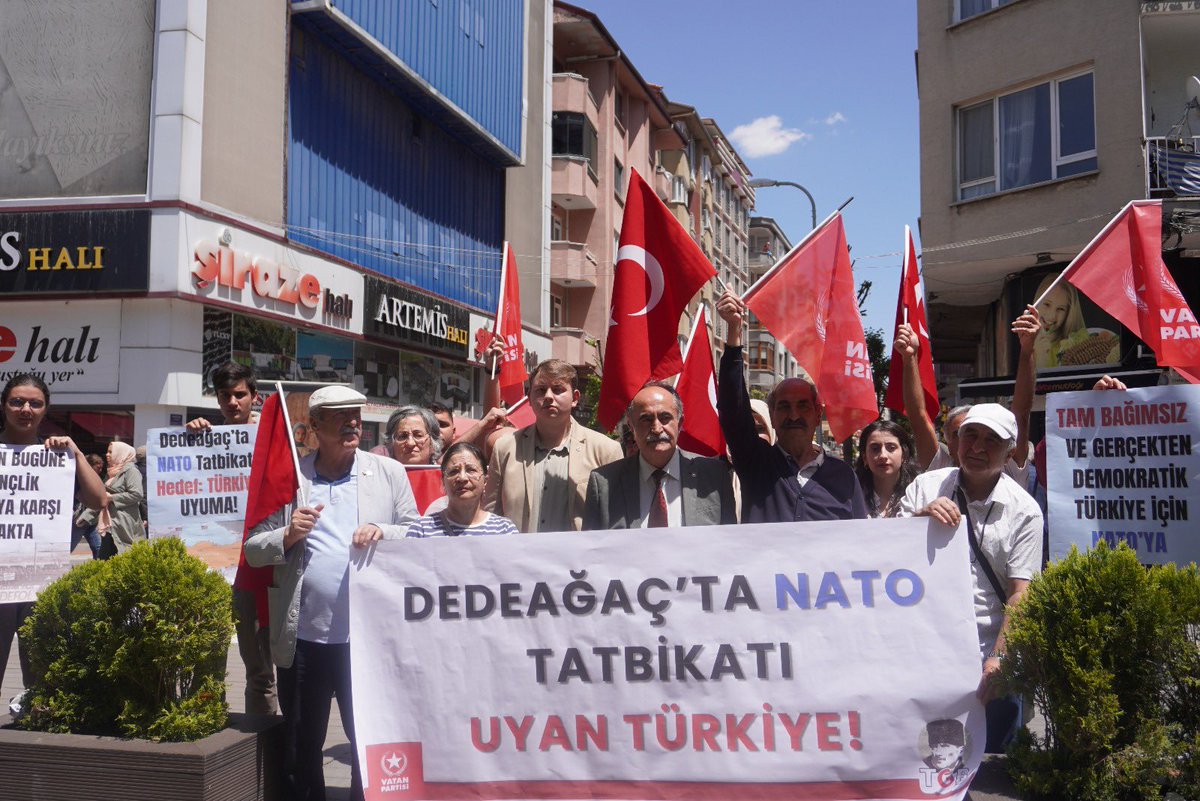 VatanPartisi26's tweet photo. ABD ve NATO, Edirne sınırımıza dayanırken susmuyoruz.

Türkiye’yi hedef alan Dedeağaç tatbikatına karşı yüce Türk milletini uyanmaya çağırıyoruz.

Eskişehir’den basın açıklamamızla bir kez daha ilan ettik:
Dedeağaç’taki tatbikata karşı, 24 Mayıs’ta Edirne’deyiz! https://t.co/NVq95yXFhD