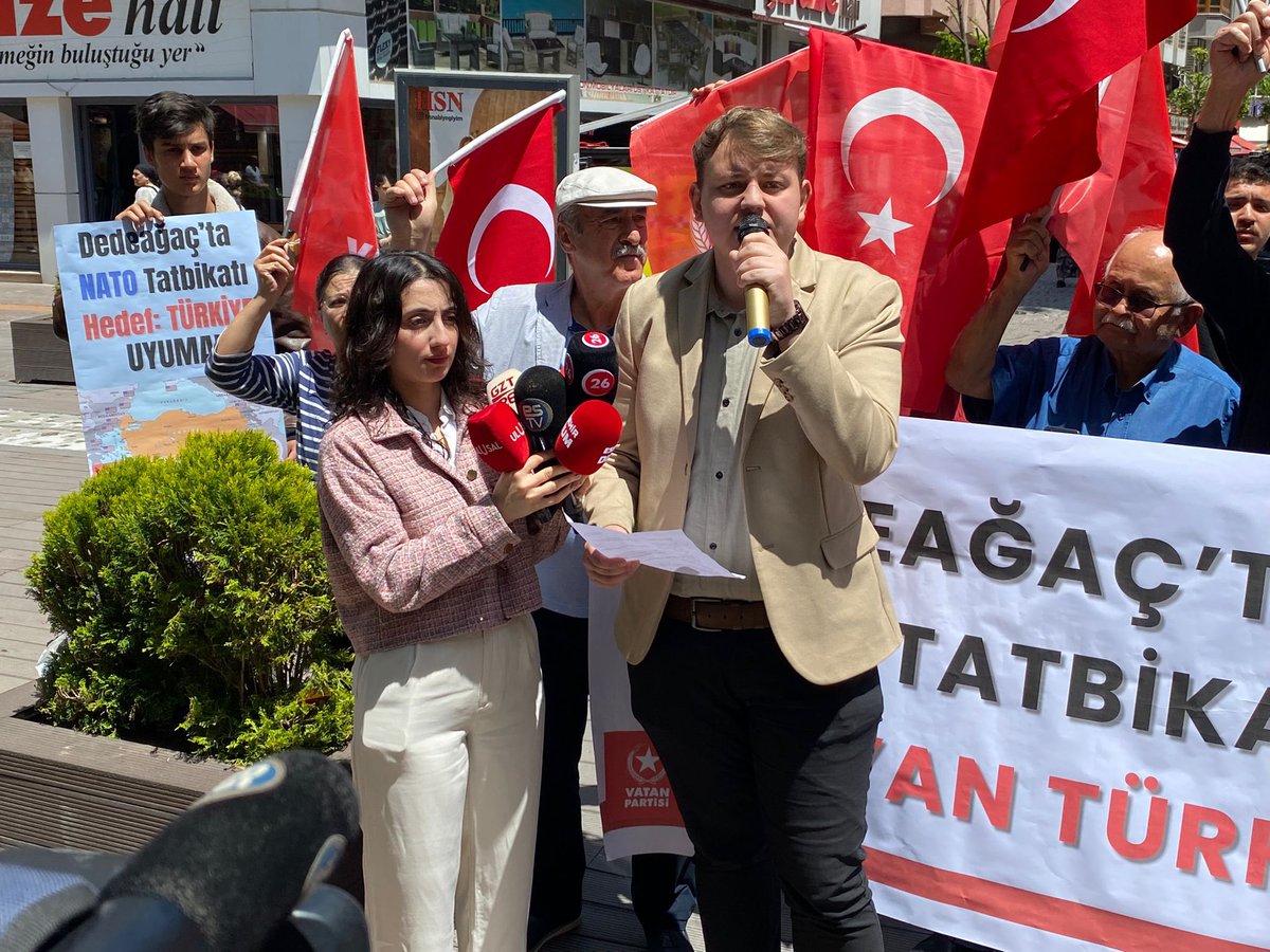 VatanPartisi26's tweet photo. ABD ve NATO, Edirne sınırımıza dayanırken susmuyoruz.

Türkiye’yi hedef alan Dedeağaç tatbikatına karşı yüce Türk milletini uyanmaya çağırıyoruz.

Eskişehir’den basın açıklamamızla bir kez daha ilan ettik:
Dedeağaç’taki tatbikata karşı, 24 Mayıs’ta Edirne’deyiz! https://t.co/NVq95yXFhD