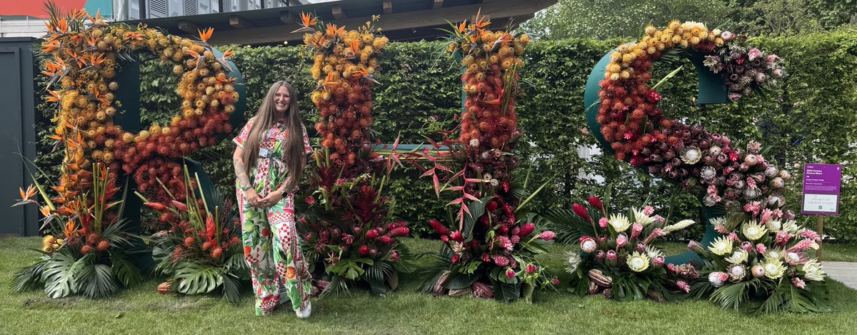 Wouldn’t be a trip to #RHSChelsea #rhschelseaflowershow without a photo with the famous letters.

So proud to be part of something so special! 

#GardeningX #GardeningTwitter