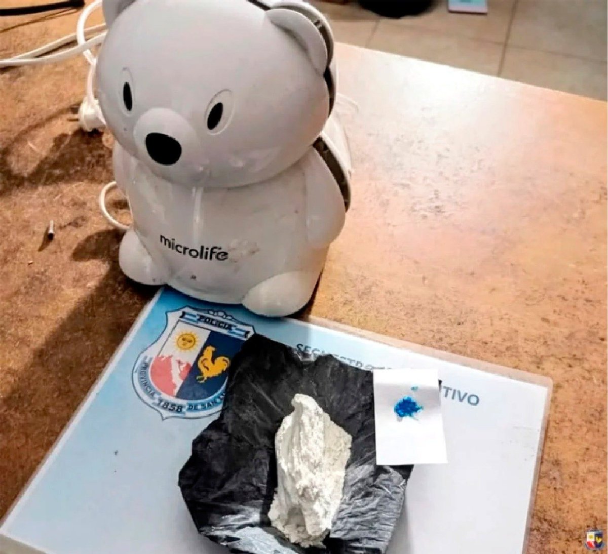 DiarioPuntal's tweet image. ‼️#Riocuartense quedó #detenido por llevar una encomienda con #cocaína oculta en un #nebulizador infantil. 

✋ Fue descubierto por un control de la #PolicíaDeSanLuis.

🌐 puntal.com.ar