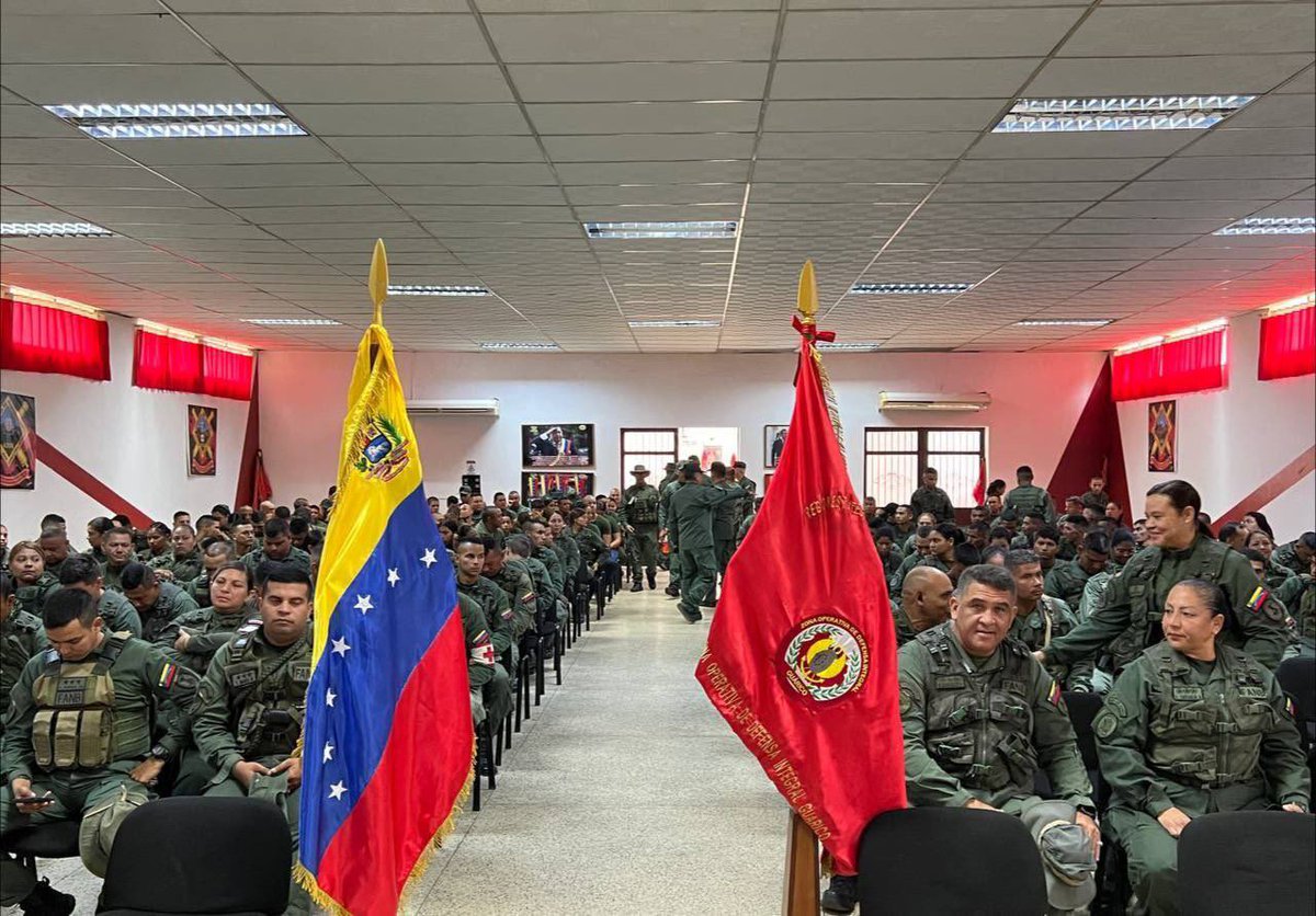 dhernandezlarez's tweet photo. El Sistema Defensivo Territorial conformado por hombres y mujeres eminentemente profesionales, quienes están distribuidos a lo largo de la República se instruyen y finiquitan los detalles, concerniente al aseguramiento y acompañamiento que prestará la Fuerza Armada Nacional Bolivariana en apoyo al Consejo Nacional Electoral.