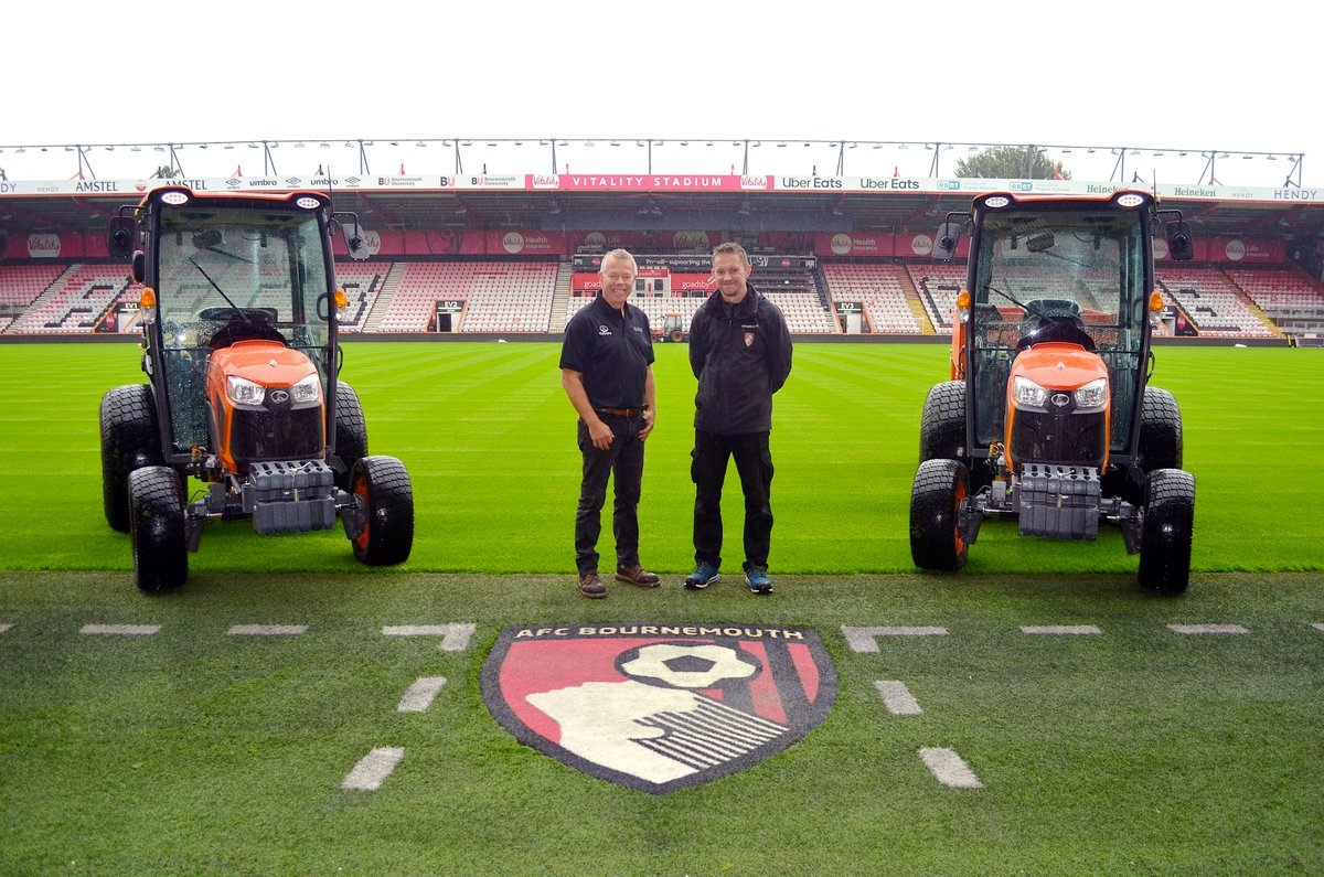 Latest News 📅: Continued #investment in the #facilities at <a href="/afcbournemouth/">AFC Bournemouth 🍒</a> has seen the purchase of two new LX401 compact #tractors from <a href="/KubotaUK/">Kubota UK</a>.

➡️fsm-online.co.uk/kubota-lx401-p…
#facman #StadiumManagement #FacilitiesManagement #GroundsManagement #GroundsCare #productivity #pitch