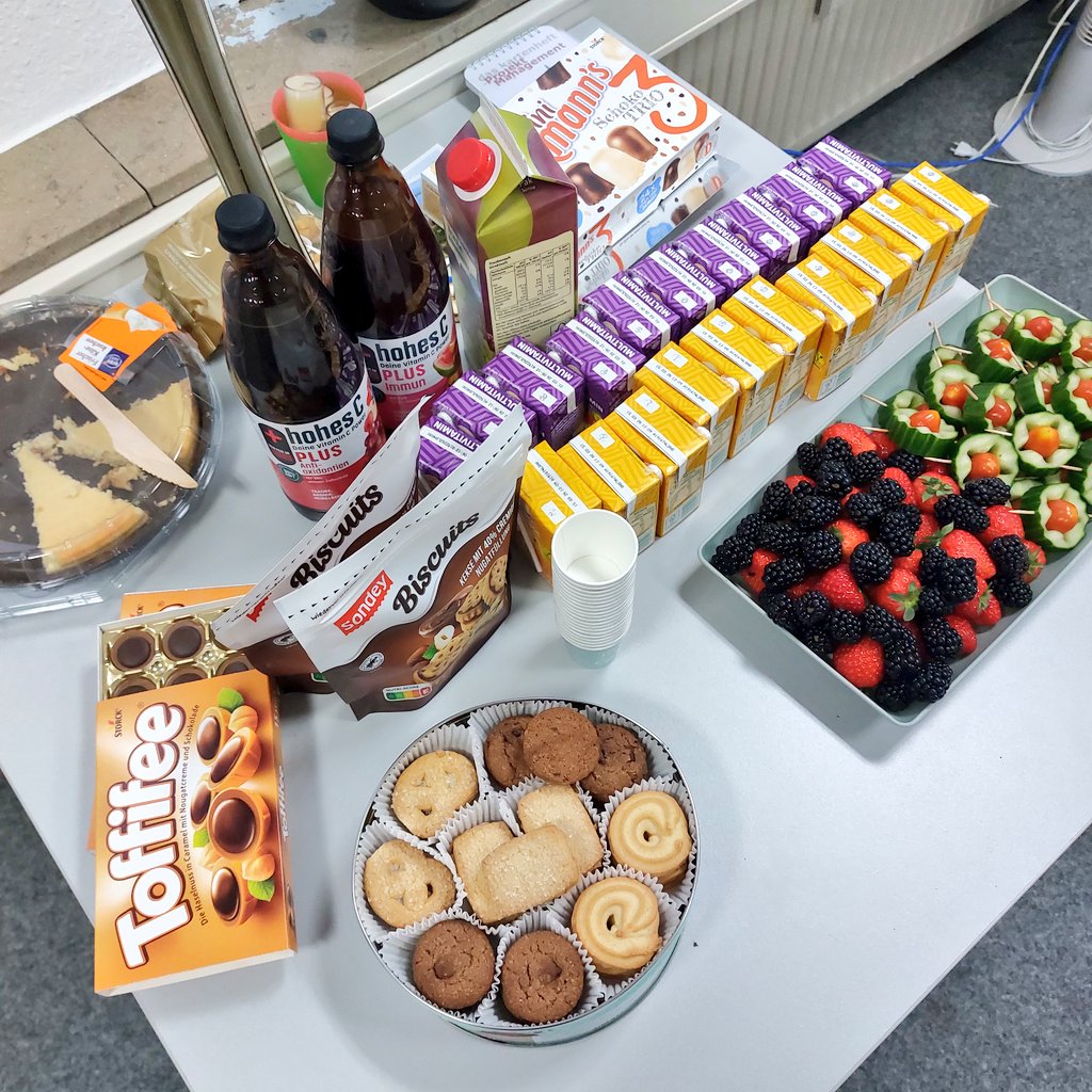 WarrenLNaida's tweet image. Teaching without snacks is hard. Students who bring snacks is great! #BestStudents #TeachersofX