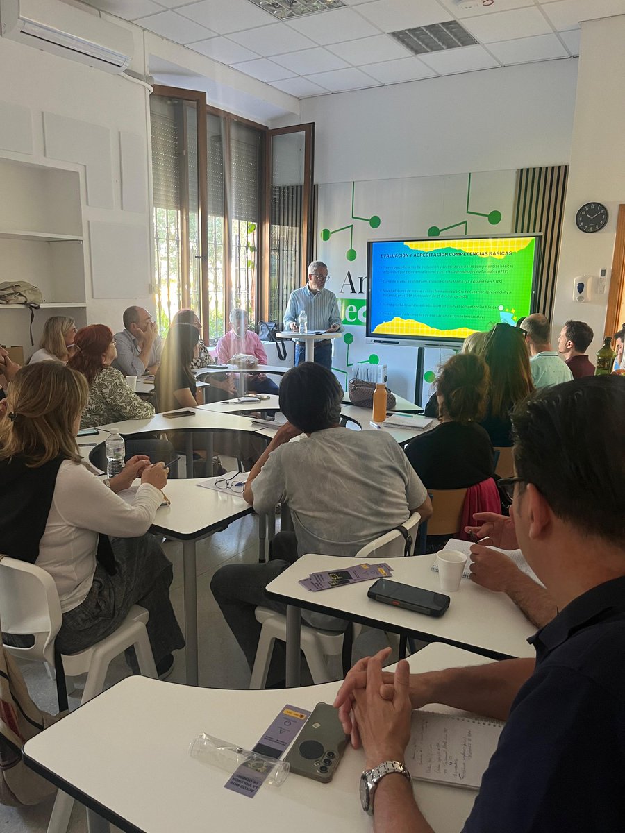CEPdeSevilla591's tweet photo. Reunión de equipos directivos Red 2 de @edpermanente. Evaluamos la formación del profesorado y conocemos sus demandas. Gracias @musoangel por darnos la oportunidad de participar y al @ceper_Ribera por vuestra excelente acogida. @CEPdeSevilla @EvadeGloria @DG_IFP @cepcastilleja https://t.co/zzzcFa7Qm0