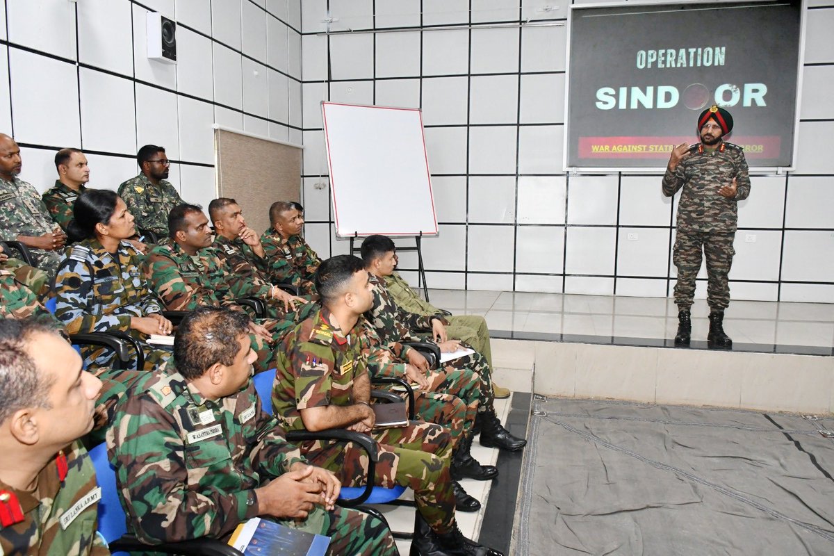 ia_awc's tweet photo. Engaging with officers from #FriendlyForeignCountries Comdt #AWC Mhow delved into the complexities of military ops in today's geostrategic landscape & discussed the Indian Armed Forces' resolute actions in #OpSindoor #NationalSecurity
@adgpi @artrac_ia @DefMinIndia https://t.co/ifANAS0t7s