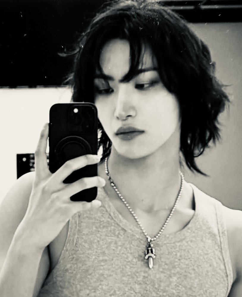 the ddeongbyeoli sticker in my case fell so you can only see her ears </3

#ATSD #AtinySelcaDay #ATEEZ #에이티즈 #SEONGHWA #박성화