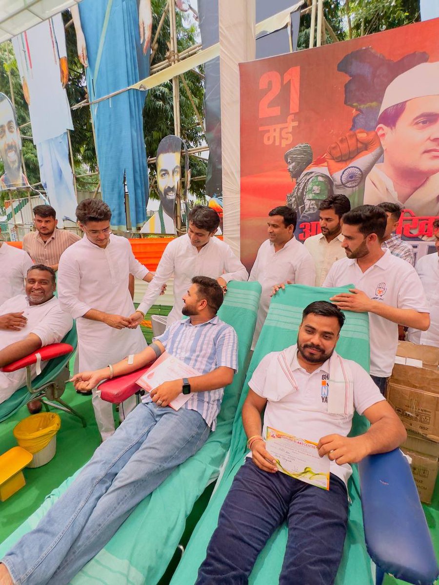 Sachin Pilot (@sachinpilot) on Twitter photo पूर्व प्रधानमंत्री स्व. राजीव गांधी जी के बलिदान दिवस पर उनकी स्मृति में यूथ कांग्रेस द्वारा आयोजित रक्तदान शिविर में शामिल हुआ।
सभी रक्तदाताओं को इस पुण्य और नेक कार्य के लिए सम्मानित किया।
यूथ कांग्रेस के राष्ट्रीय अध्यक्ष <a href="/UdayBhanuIYC/">Uday Bhanu Chib</a> जी और उनकी समस्त टीम को इस सराहनीय पहल पूर्व प्रधानमंत्री स्व. राजीव गांधी जी के बलिदान दिवस पर उनकी स्मृति में यूथ कांग्रेस द्वारा आयोजित रक्तदान शिविर में शामिल हुआ।
सभी रक्तदाताओं को इस पुण्य और नेक कार्य के लिए सम्मानित किया।
यूथ कांग्रेस के राष्ट्रीय अध्यक्ष <a href="/UdayBhanuIYC/">Uday Bhanu Chib</a> जी और उनकी समस्त टीम को इस सराहनीय पहल