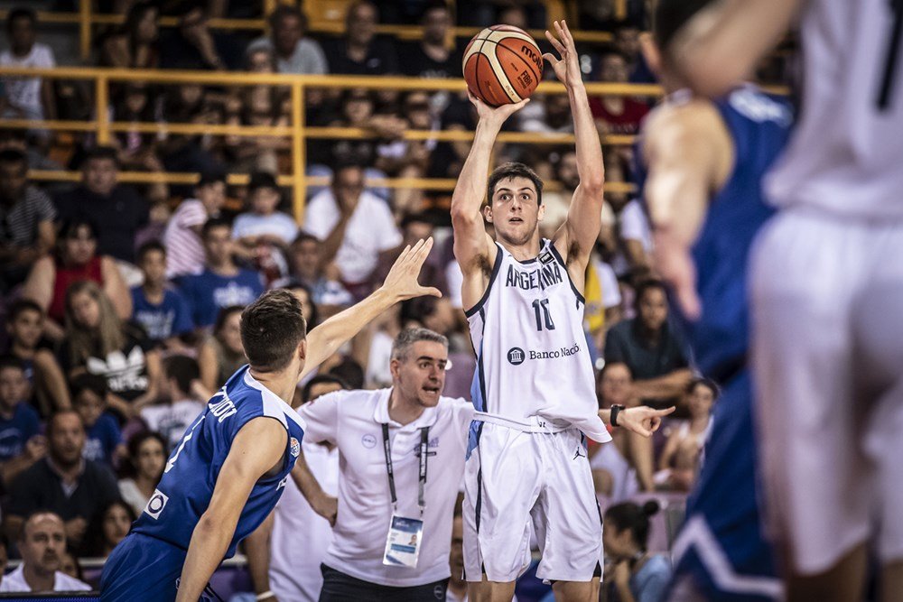 FinoYossen's tweet photo. Un caso icónico de los últimos tiempos es el de Leandro Bolmaro, olímpico en básquet y la NBA.

Pero en los Evita, compitió en Atletismo. Formaba parte de la Selección Argentina U17. https://t.co/XL8P9PkhE0