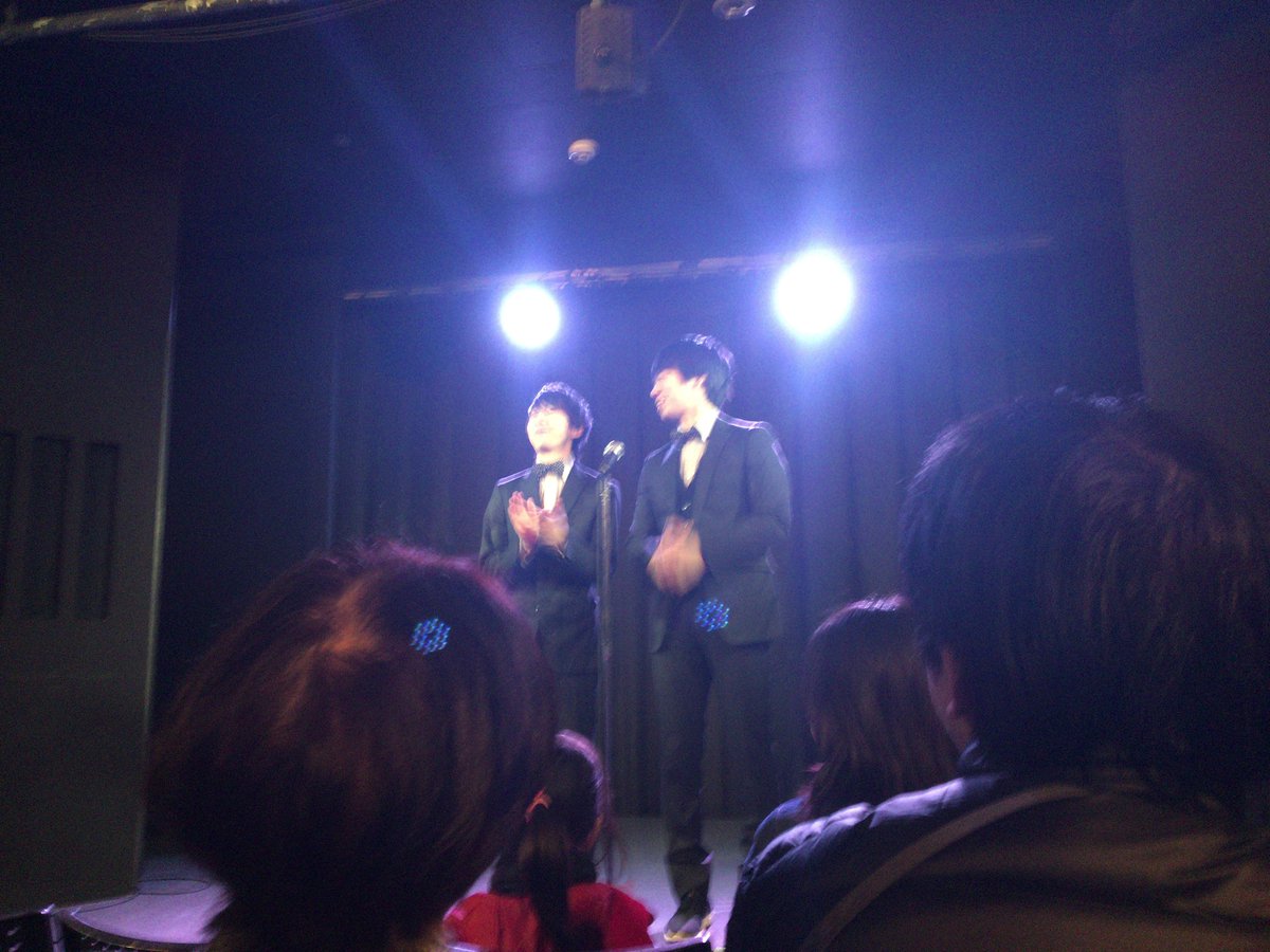 itaru812's tweet photo. @lipiwanaga 写真を整理していたら懐かしい写真が…2017年11月になんばの地下のライブハウスで「スパンキーお笑いライブ」に出演されている様子です。ピンボケですみません。
四角形の線上を秒速2センチメートルで進む点Pのネタをされていたのを覚えています笑
YouTubeで存じ上げる前に生で見れていたとは！ https://t.co/Es7RNOil2s