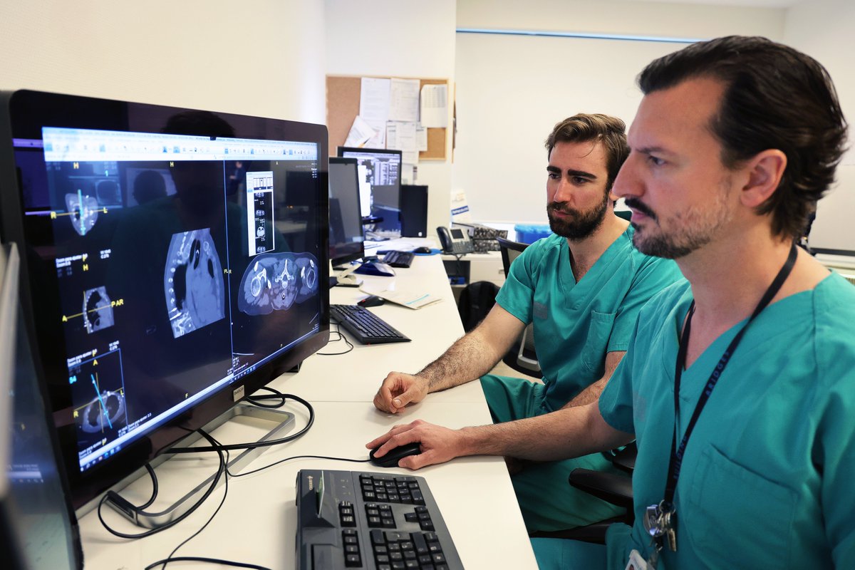 HospitalLaFe (@hospitallafe) on Twitter photo 🏥El <a href="/HospitalLaFe/">HospitalLaFe</a> realiza la primera electroquimioterapia en España para tratar compresión medular metastásica
🥼Un equipo multidisciplinar aplica esta técnica que permite concentraciones de fármacos quimioterápicos “hasta 1.000 veces mayores" en el tumor
lafe.san.gva.es/es/-/exposici%… 🏥El <a href="/HospitalLaFe/">HospitalLaFe</a> realiza la primera electroquimioterapia en España para tratar compresión medular metastásica
🥼Un equipo multidisciplinar aplica esta técnica que permite concentraciones de fármacos quimioterápicos “hasta 1.000 veces mayores" en el tumor
lafe.san.gva.es/es/-/exposici%…