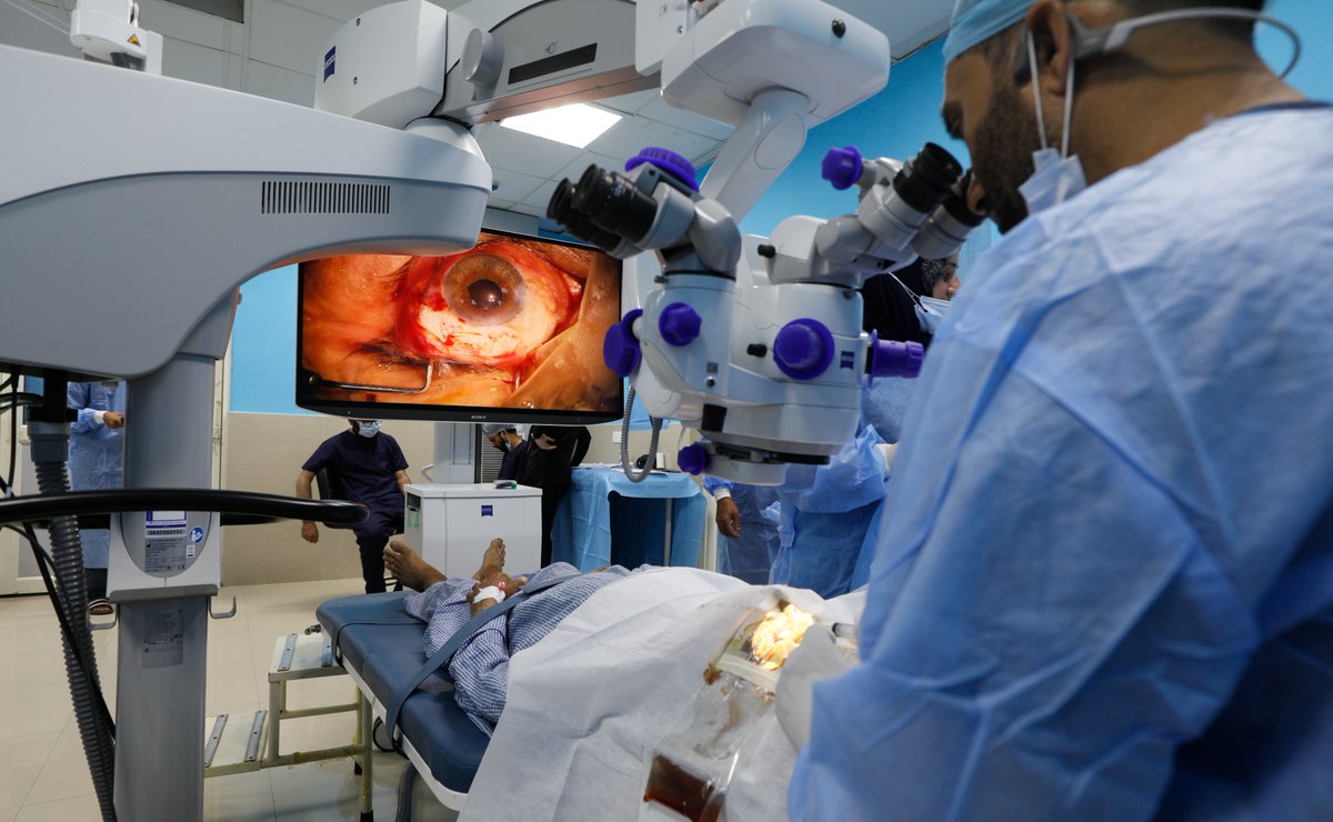 Principal GMC Baramulla, <a href="/jahangir_prof/">Dr. Prof. Majid Jahangir</a> , inaugurated the advanced #Artevo800 3D microscope  in the Ophthalmology Dept.
Boosting surgical precision, student training &amp; patient care! <a href="/SyedAbidShah/">Syed Abid Rasheed Shah</a> <a href="/diprjk/">Information & PR, J&K</a> <a href="/JPNadda/">Jagat Prakash Nadda</a> 
#MedicalInnovation #Ophthalmology