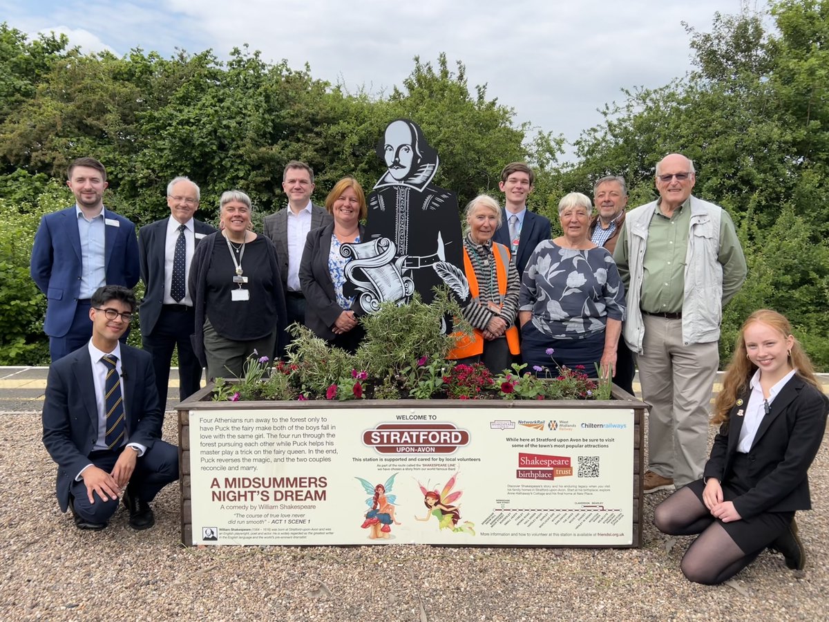 🎭Platform 2b or not 2b....

👁️Have you spotted Shakespeare on your travels yet?

🚉'All the world's a stage' according to Shakespeare and now so is the route between Birmingham Moor Street and Stratford-upon Avon with statues installed at each station

➡️gloo.to/FnuT