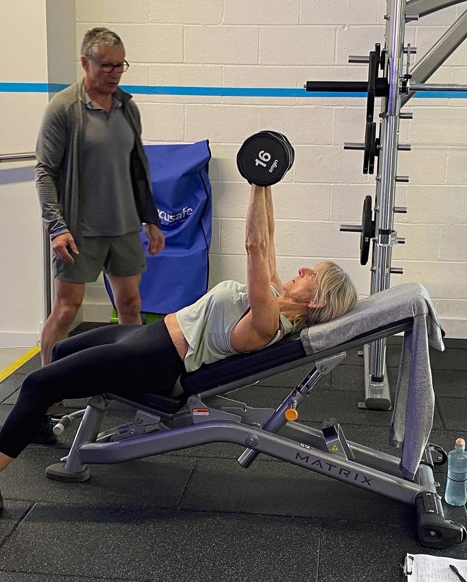 PT Pro Tip 💪: Want to build strength and muscle mass? Focus on higher weights with fewer reps (around 4–6 per set).

Why? Lifting heavier loads challenges your muscles more, promoting muscle fibre growth and strength gains over time. It’s all about progressive overload