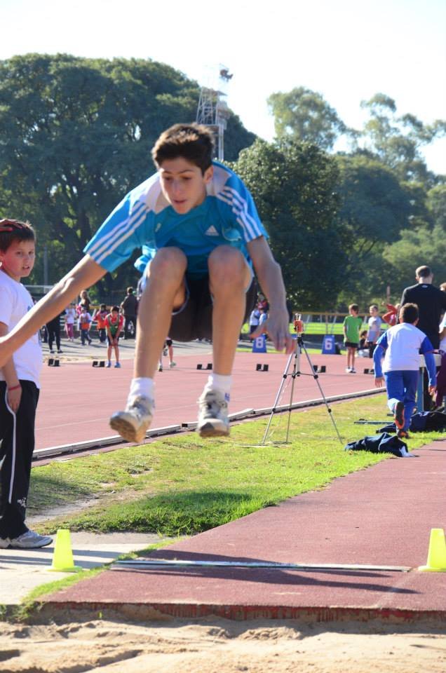 FinoYossen's tweet photo. Un caso icónico de los últimos tiempos es el de Leandro Bolmaro, olímpico en básquet y la NBA.

Pero en los Evita, compitió en Atletismo. Formaba parte de la Selección Argentina U17. https://t.co/XL8P9PkhE0