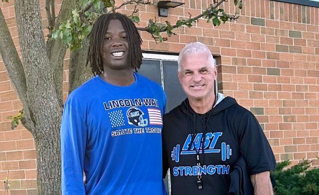 Lincoln Way East <a href="/LWEastFootball/">Lincoln-Way East Football</a> 2027 OT <a href="/Masonhalliman08/">Mason halliman</a> Mason Halliman was able to add two Big Ten offers on Tuesday from both Wisconsin and Illinois. Halliman breaks down his latest offers, summer plans and more here edgytim.rivals.com/news/two-big-1…