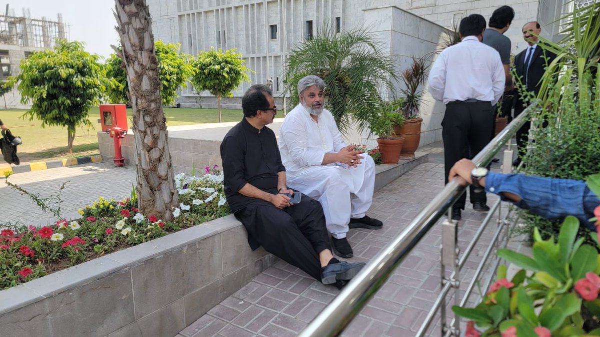PTI Karachi (@ptikarachi_) on Twitter photo پی ٹی آئی سندھ کے صدر <a href="/HaleemAdil/">Haleem Adil Sheikh</a> صاحبزادہ حامد رضا کے ساتھ اسلام آباد ہائیکورٹ میں موجود، عمران خان کے کیسز اور انکی رہائی سے متعلق تبادلہ خیال کرتے ہوئے۔
#ReleaseImranKhan پی ٹی آئی سندھ کے صدر <a href="/HaleemAdil/">Haleem Adil Sheikh</a> صاحبزادہ حامد رضا کے ساتھ اسلام آباد ہائیکورٹ میں موجود، عمران خان کے کیسز اور انکی رہائی سے متعلق تبادلہ خیال کرتے ہوئے۔
#ReleaseImranKhan