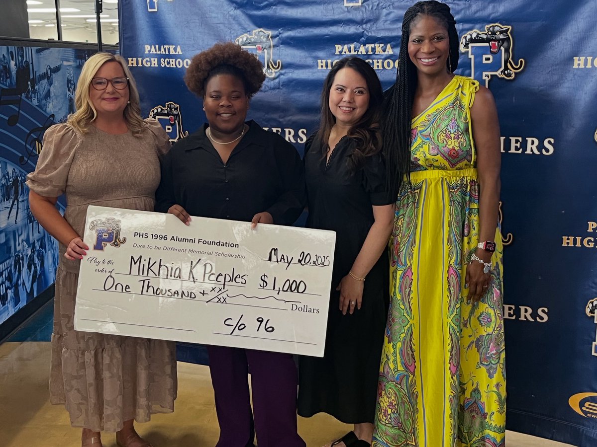 PHS1996's tweet photo. Congrats to Mikhia Peeples on receiving the PHS 1996 Alumni Foundation Inc “Dare to be Different Memorial Scholarship”💛💙. https://t.co/7RNT762yxv