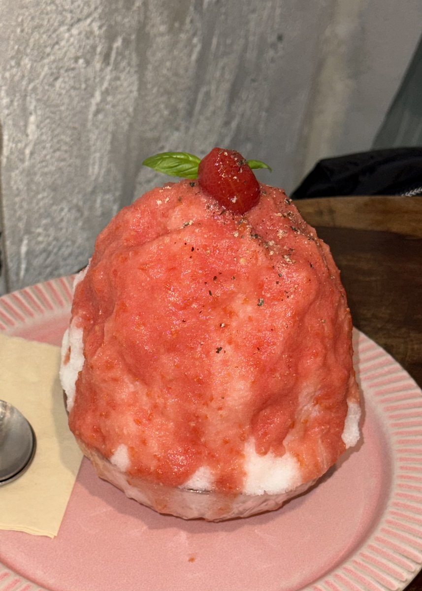 aoueoi's tweet photo. 여름 필수 코스 
우동카덴 먹고 토마토빙수 먹어줘야함 https://t.co/MiuAAsKKWx