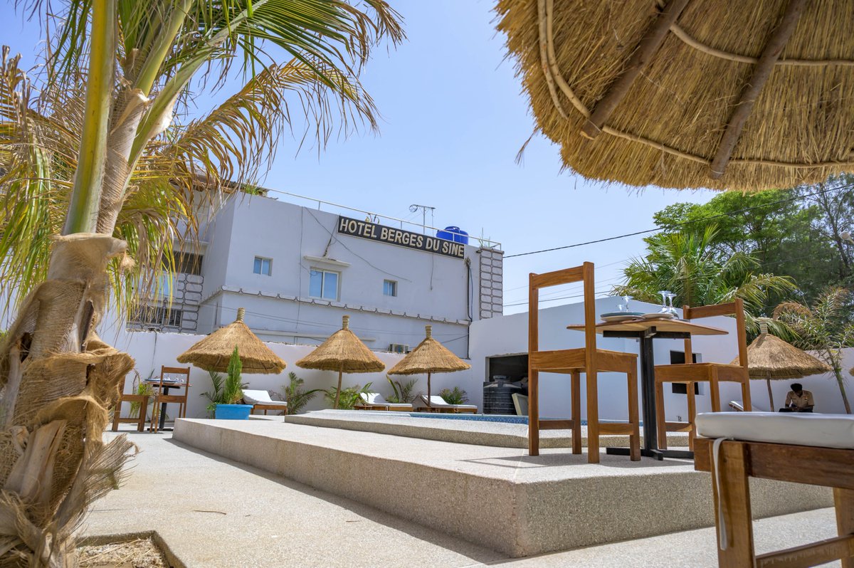 ausenegalcom's tweet photo. 40° à Fatick ? On a l’endroit parfait pour échapper à la chaleur !

Venez vous rafraîchir à la piscine de l’Hôtel Berges du Sine, un havre de paix en plein cœur de la ville.

Découvrez l'hotel ici : https://t.co/79FalMirO7

#senegal #kebetu #ete https://t.co/CzDAfgrDWD