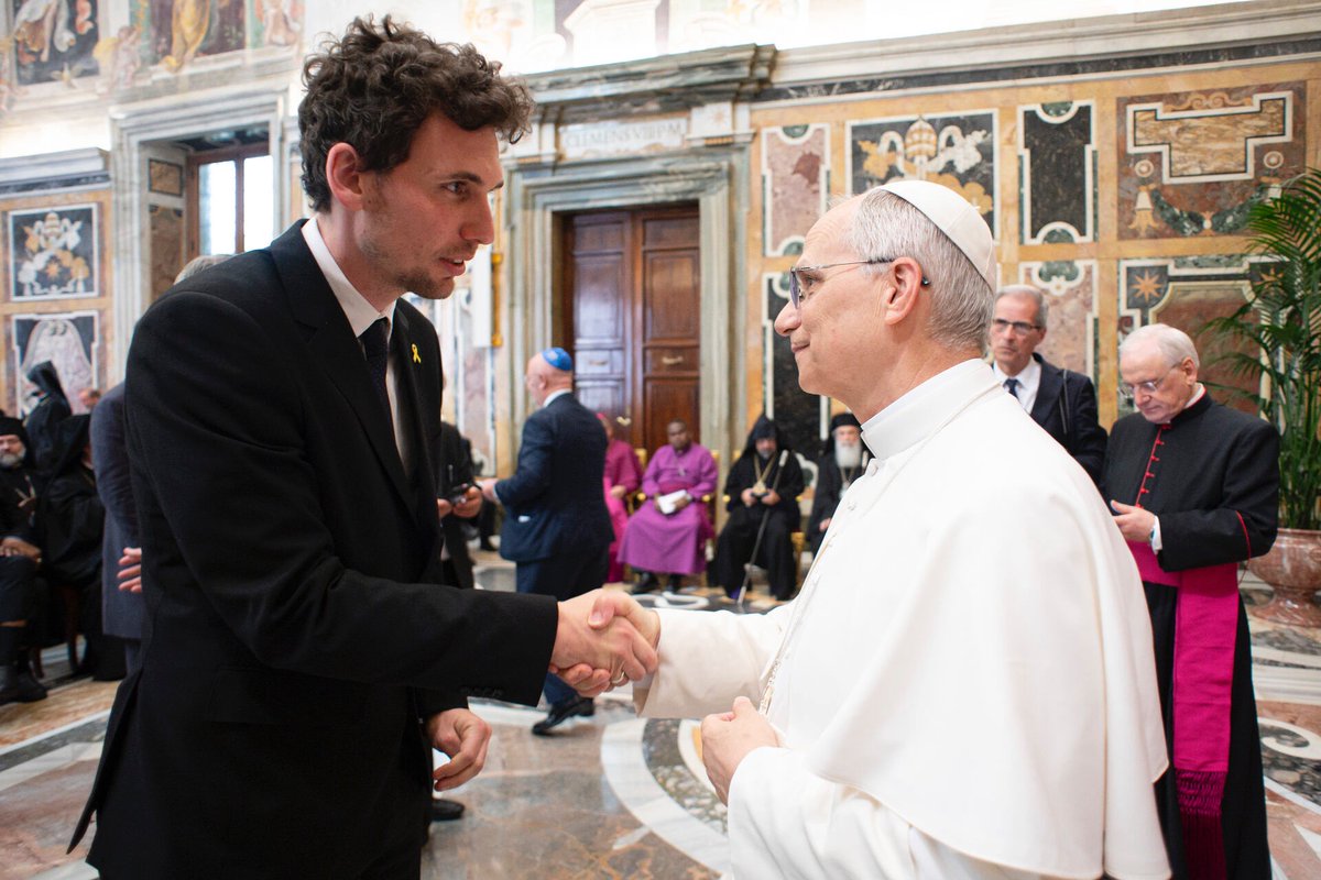 Viktor Eichner (@viktoreichner) on Twitter photo On Monday, I had the honor to meet Pope Leo XIV and convey congratulations and best wishes from <a href="/WorldJewishCong/">World Jewish Congress</a> President <a href="/lauder_ronald/">Ronald S. Lauder</a> and 100+ Jewish communities worldwide. We look forward to continuing and deepening Catholic-Jewish dialogue under his pontificate. On Monday, I had the honor to meet Pope Leo XIV and convey congratulations and best wishes from <a href="/WorldJewishCong/">World Jewish Congress</a> President <a href="/lauder_ronald/">Ronald S. Lauder</a> and 100+ Jewish communities worldwide. We look forward to continuing and deepening Catholic-Jewish dialogue under his pontificate.