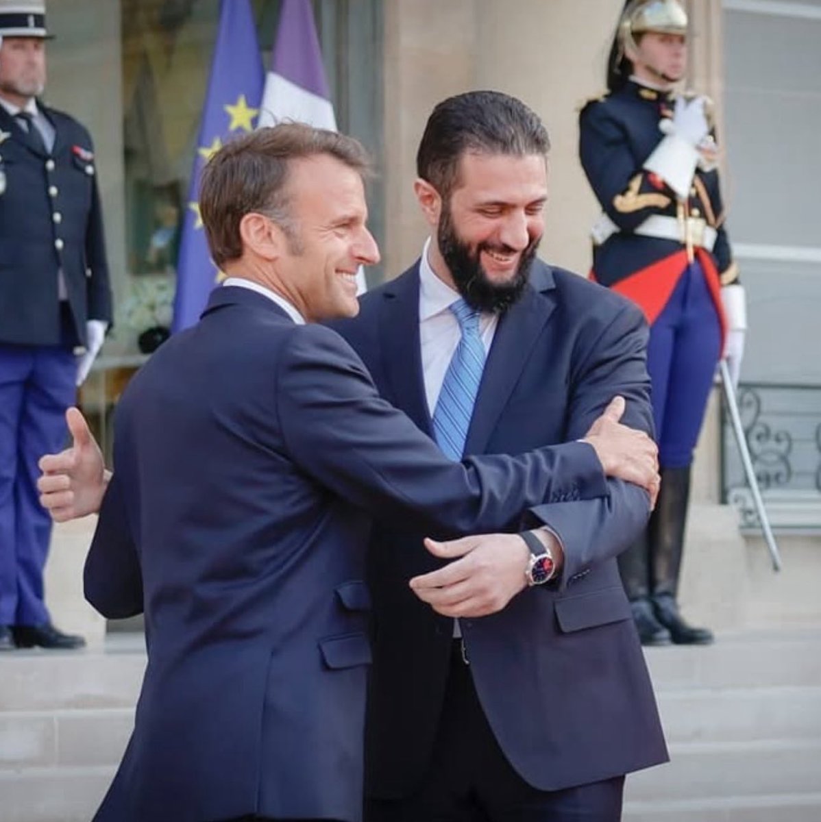 Cercle_Aristote's tweet image. C’est bien le même macron ici avec un terroriste islamiste ?! 🤡