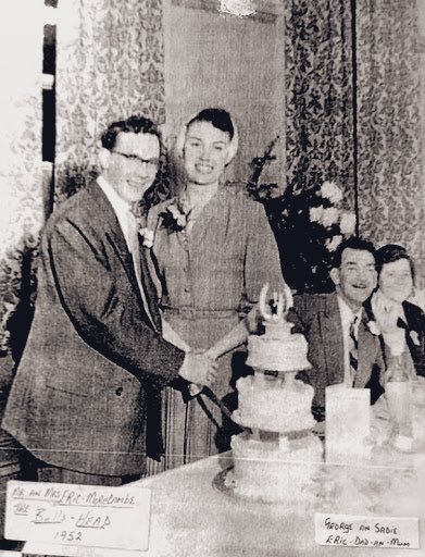 A little jaunt to #Margate…

…a plaque for #EricMorecambe who along with Joan and Guests had their Wedding Reception

Joan’s father was a previous landlord. 

December 11th 1952

#MorecambeAndWife 👓☀️♥️