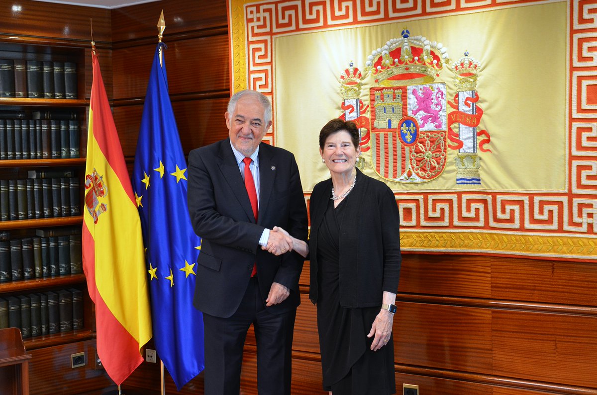 Tribunal Constitucional de España (@tconstitucione) on Twitter photo El Presidente del Tribunal Constitucional, Cándido Conde-Pumpido Tourón, ha recibido esta mañana la visita de la Jueza de Apelaciones del Noveno Circuito Judicial de California (EE.UU.), Margaret McKeown. El Presidente del Tribunal Constitucional, Cándido Conde-Pumpido Tourón, ha recibido esta mañana la visita de la Jueza de Apelaciones del Noveno Circuito Judicial de California (EE.UU.), Margaret McKeown.