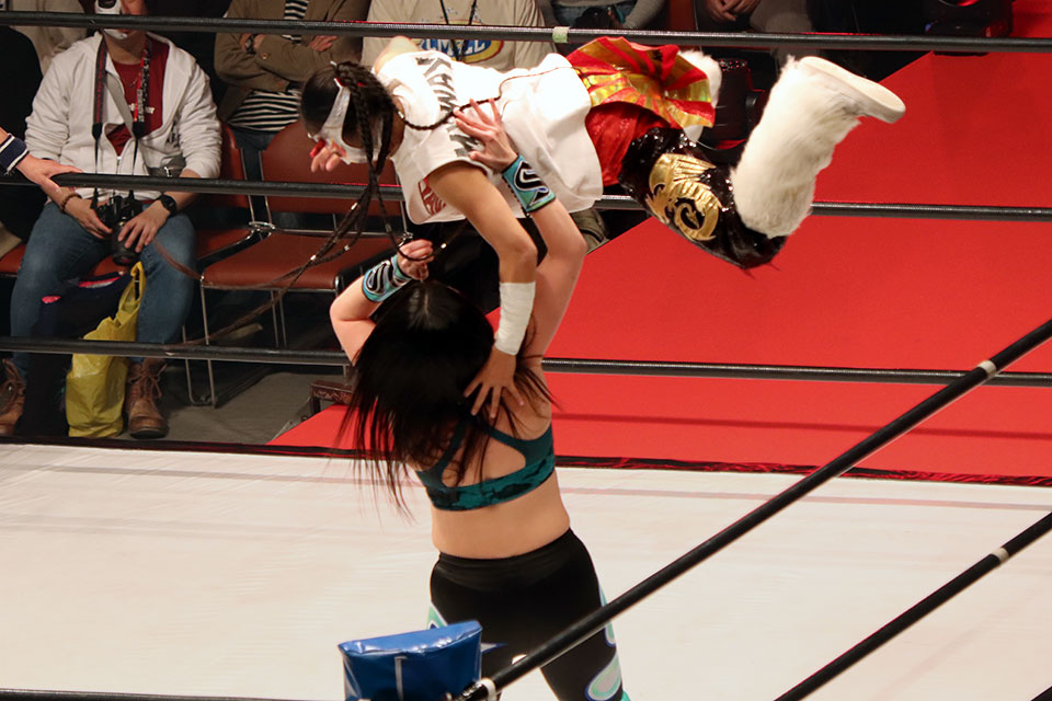 chika_dahlia's tweet photo. 2025/4/27
『LUCHA FIESTA ESPECIAL』
両国国技館

第2試合
真白優希、炎華、YuuRI vs ソンヤ、CoCo、長谷川美子④

#俺達のMYWAY 
#ルチャフェス https://t.co/GEJYVO4yBR