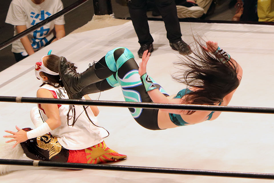 chika_dahlia's tweet photo. 2025/4/27
『LUCHA FIESTA ESPECIAL』
両国国技館

第2試合
真白優希、炎華、YuuRI vs ソンヤ、CoCo、長谷川美子④

#俺達のMYWAY 
#ルチャフェス https://t.co/GEJYVO4yBR