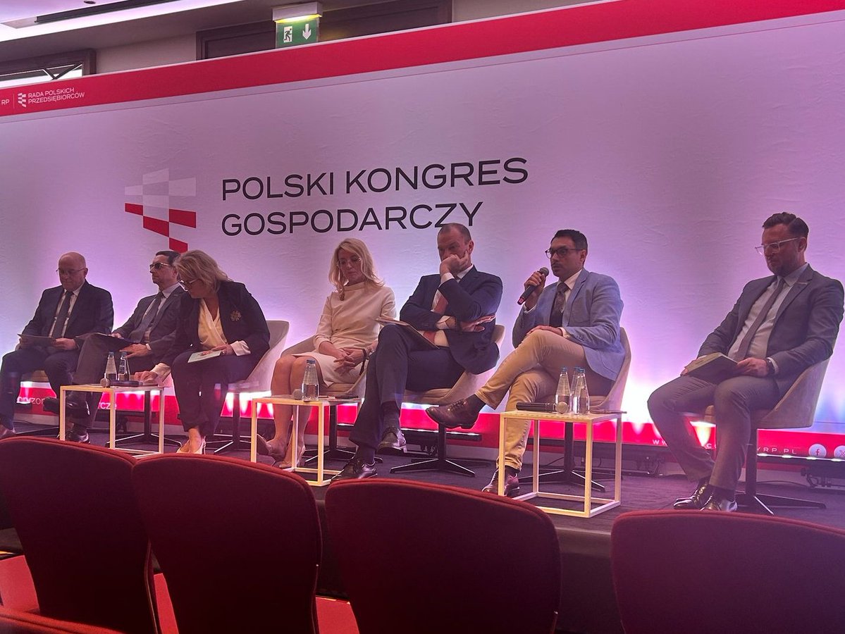 medicalpress.pl (@medicalpresspl) on Twitter photo – Ścieżka opieki pacjenta kardiologicznego ma łączyć trzy elementy: program "Moje Zdrowie", opiekę koordynowaną i Krajową Sieć Kardiologiczną. To fundament standaryzacji opieki – podkreślił Konrad Korbiński, <a href="/MZ_GOV_PL/">Ministerstwo Zdrowia</a>.
#kardiologia #PolskiKongresGospodarczy <a href="/PracodawcyRP/">Pracodawcy RP</a> – Ścieżka opieki pacjenta kardiologicznego ma łączyć trzy elementy: program "Moje Zdrowie", opiekę koordynowaną i Krajową Sieć Kardiologiczną. To fundament standaryzacji opieki – podkreślił Konrad Korbiński, <a href="/MZ_GOV_PL/">Ministerstwo Zdrowia</a>.
#kardiologia #PolskiKongresGospodarczy <a href="/PracodawcyRP/">Pracodawcy RP</a>