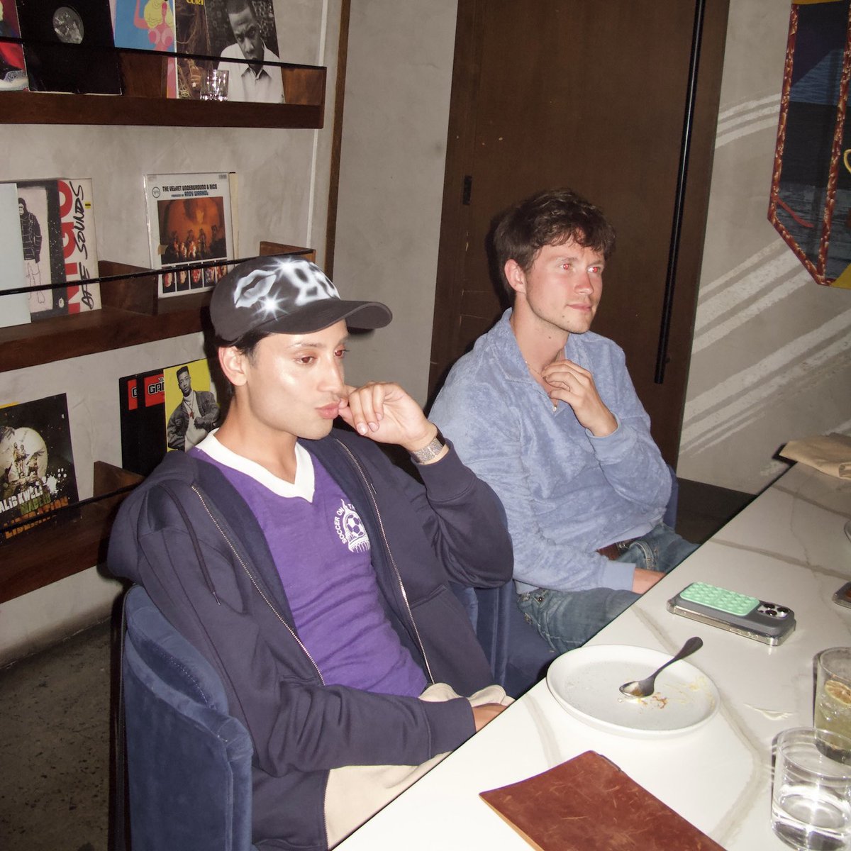 SparkDise's tweet photo. CE SOIR À 20H : IRL LOS ANGELES DELUXE ⭐️

Un épisode spécial et inédit de + d'une 1 heure, sur notre dernier trip à L.A avec Anthonin, Sulivan Gwed, Sundy Jules, Bilal Hassani & Spécial Guest Léna Mahfouf 🙂‍↕️