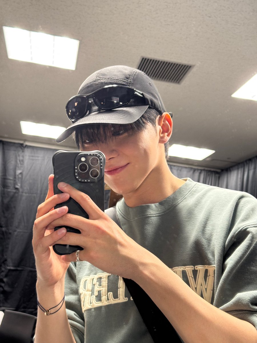 kwansources's tweet photo. this look?!? the glasses on cap??! 😵‍💫 https://t.co/z6otrEVbjn