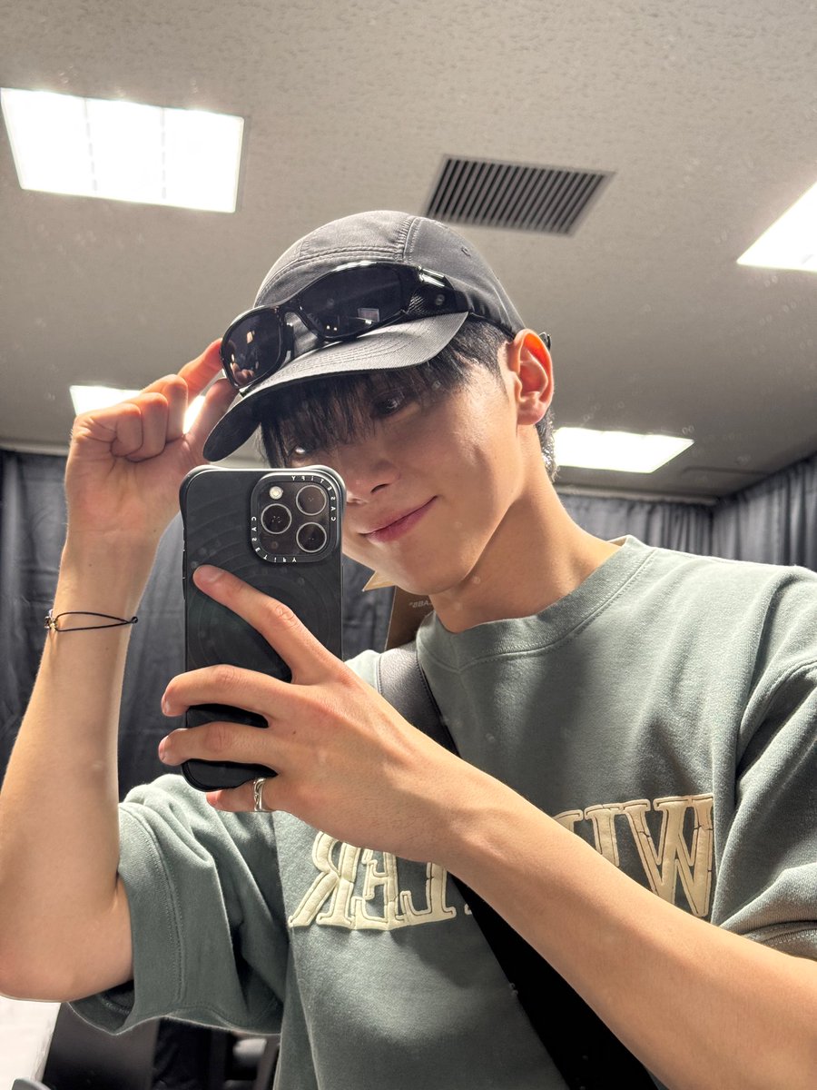 kwansources's tweet photo. this look?!? the glasses on cap??! 😵‍💫 https://t.co/z6otrEVbjn