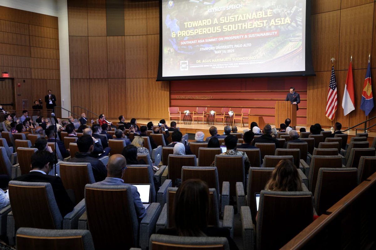 DemokratProbo1's tweet photo. *Sampaikan Keynote Speech di Stanford, Menko AHY: Indonesia Siap Membentuk Agenda Pembangunan Berkelanjutan dan Adil* https://t.co/c0Hb1J0Sg1