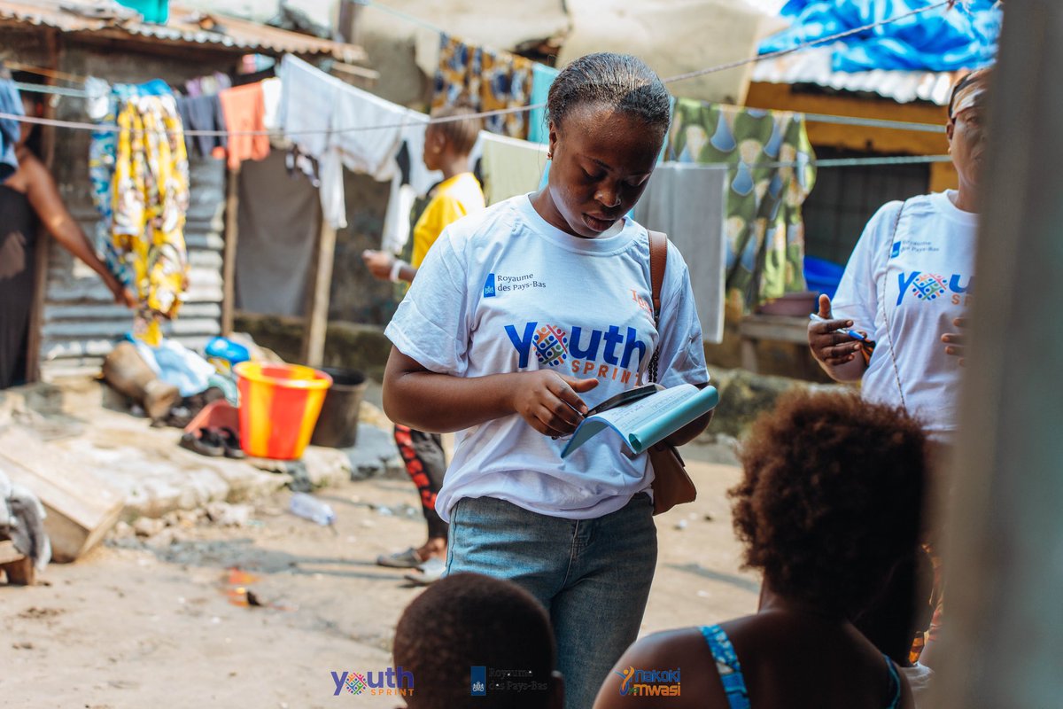 Youthfim's tweet photo. ⛔️ C'est dans le cadre du projet d'amélioration d'accès à l'information et aux #SCACF avec @MakokiYaMwasi, que nous organisons des sensibilisations portes à portes dans la ZS de Kingabwa en faveur des Jeunes sur leurs #DSSR et les orienter vers les prestataires des soins. #AI2SR https://t.co/mySyJTtqOZ