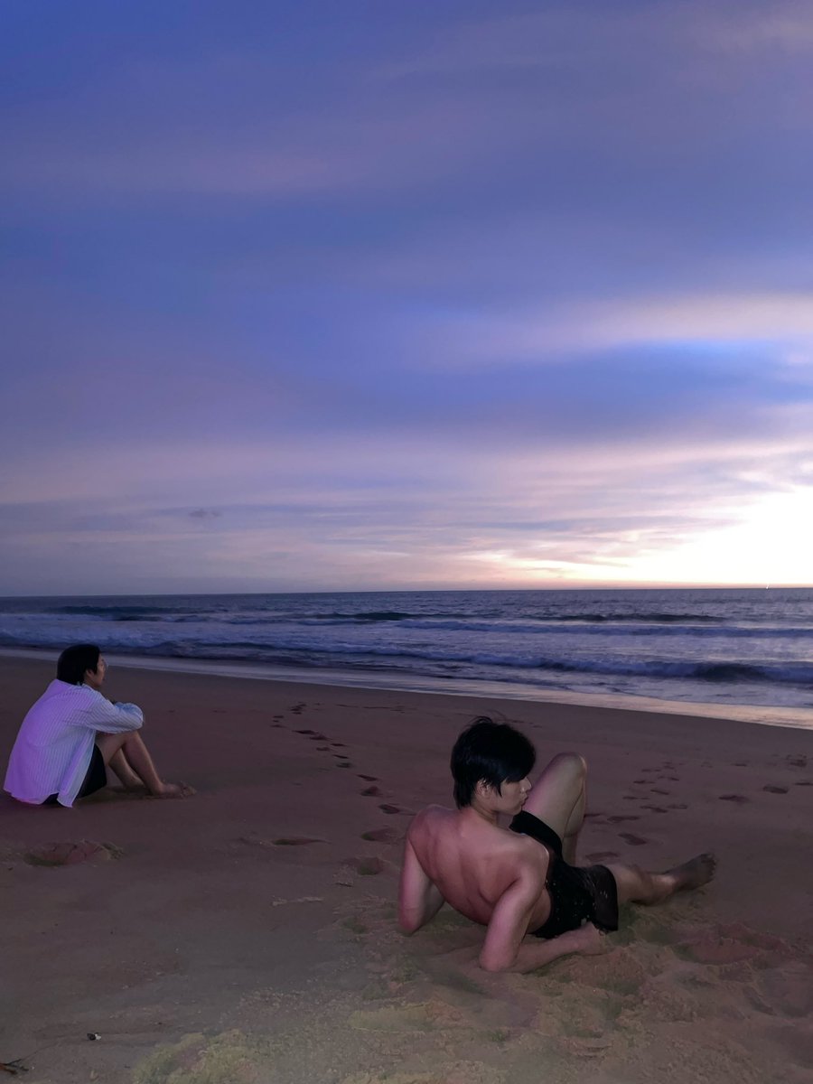 milk2may's tweet photo. The ocean whispers, the sunset listens.
#milk2may https://t.co/bRptQZwzZ0