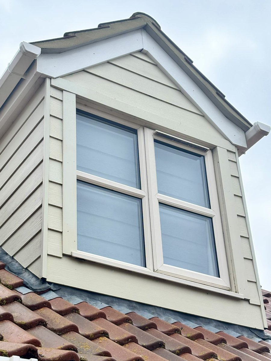 CrystalCleanWi1's tweet photo. Out today window cleans, Fascia,Soffits &amp; Gutter cleaning. Also Gutter Clear and a Conservatory Roof clean! https://t.co/RMfWtnHEn7