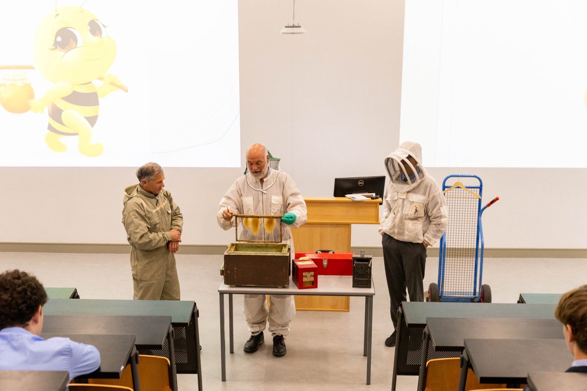 SETUIreland's tweet photo. As part of World Bee Day 🐝 and the Bealtaine Living Earth Festival, #SETU held a talk on bees at our campus in Carlow.

The talk emphasised their importance to our planet and biodiversity🌱 https://t.co/kphtiSlJic