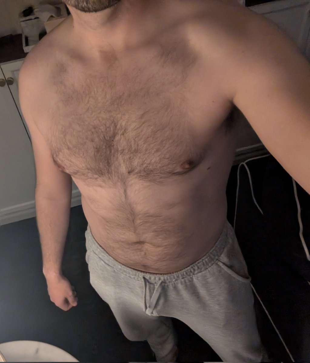 The grey sweats and body hair seems to be the vibe ✅ #dadbod #hairy #greaysweats #gay #gayaus
