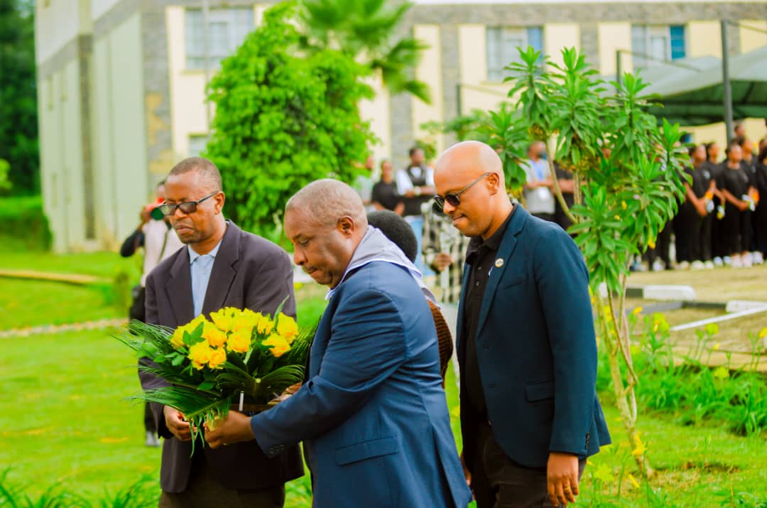 RADIOSALUS1's tweet photo. Muri Kaminuza y'u Rwanda Ishami rya Busogo, @UR_CAVM, habereye igikorwa cyo kwibuka ku nshuro ya 31 Jenoside yakorewe Abatutsi mu 1994.
Abanyeshuri bavuze ko biyemeje gufatanya n'abarimu kurwanya ingengabitekerezo ya Jenoside. @Uni_Rwanda
#Kwibuka31 
#SalusAmakuru https://t.co/KF3VftMVKd