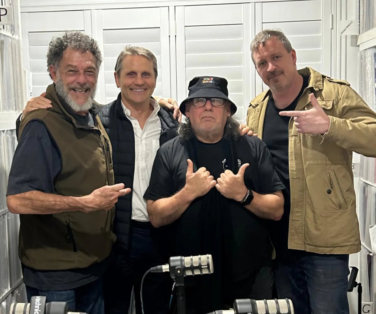HowsThatPodcast's tweet photo. NRL Commissioner &amp; rugby league legend Wayne "Junior" Pearce was our special guest at Triple R Studios tonight!l...

Stay tuned for the release of this huge episode!

@NRL #junior #tiger #rugbyleague #legend #icon #howsthat #podcast https://t.co/wlJFeYhoq6