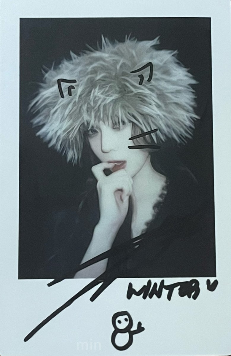 uchinagaey's tweet image. KITTEN MINJEONG???? FUCK.