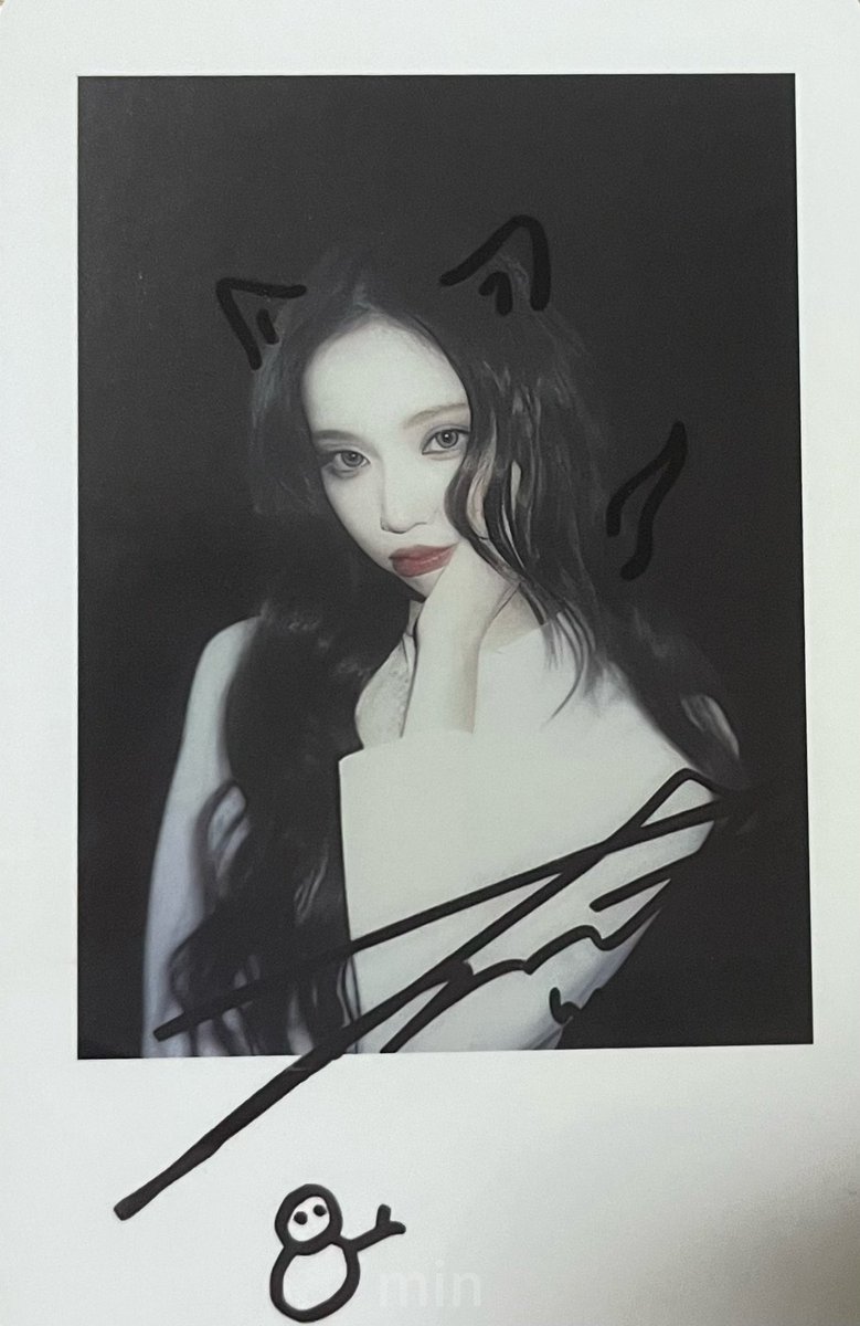 uchinagaey's tweet image. KITTEN MINJEONG???? FUCK.