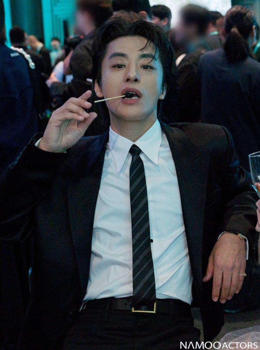 그니까 이 둘이 사귀는 영화가 공식적으로 존재햇다고?