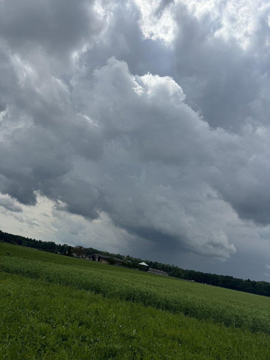 meteo_be's tweet photo. Gewitter die entstanden sind jnd sich nun vergrössern :) https://t.co/mVjUhHOJ3y