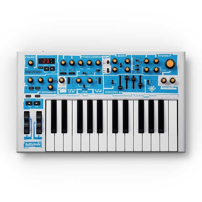 kenbando7's tweet image. 【🎹7月中旬発売予定】🇬🇧イギリスを代表するグラフィック・デザイナー、Ian“Swifty”Swiftとのコラボレーションモデル、鮮やかなブルー＆ホワイトを纏った特別仕様の数量限定品「#NOVATION Bass Station II Swifty Edition」予約注文受付中です🙌 
ikebe-gakki.com/Form/Product/P…