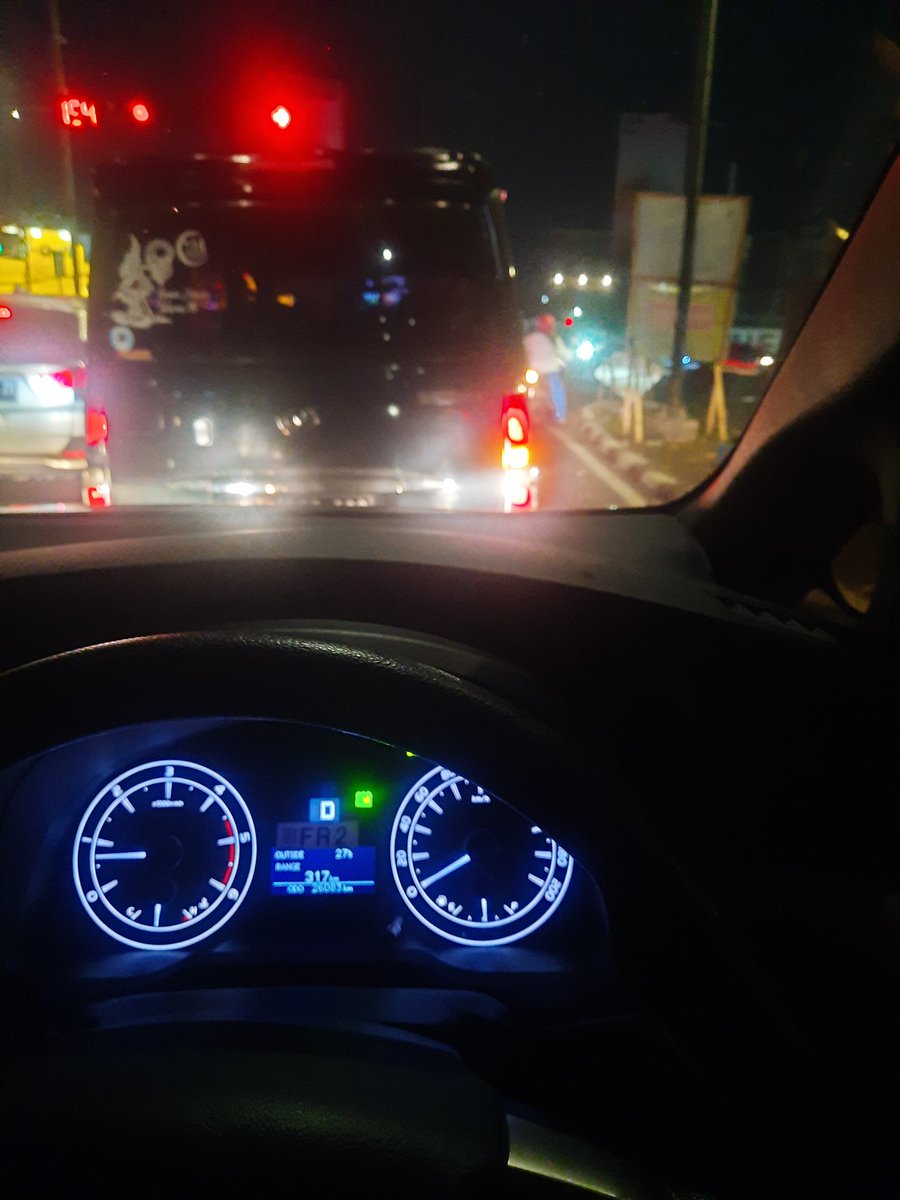 awaymusto's tweet photo. Ga ada yg mau nemenin macet macetan nihhh? #gaybandung #gbpromote https://t.co/gI5cp0wYsT